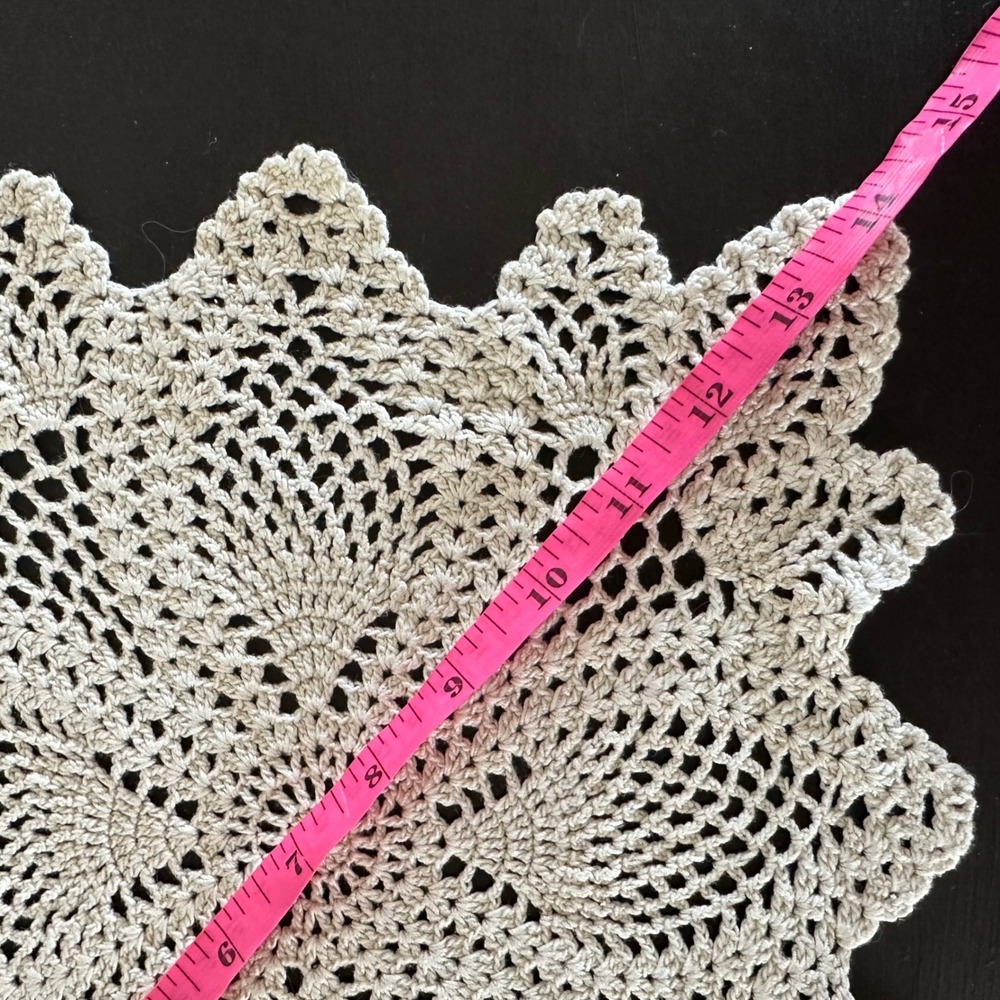 VTG Beige Crochet Doily Square Lace Pineapple Pattern Scalloped 11" Cottagecore - Picture 5 of 5